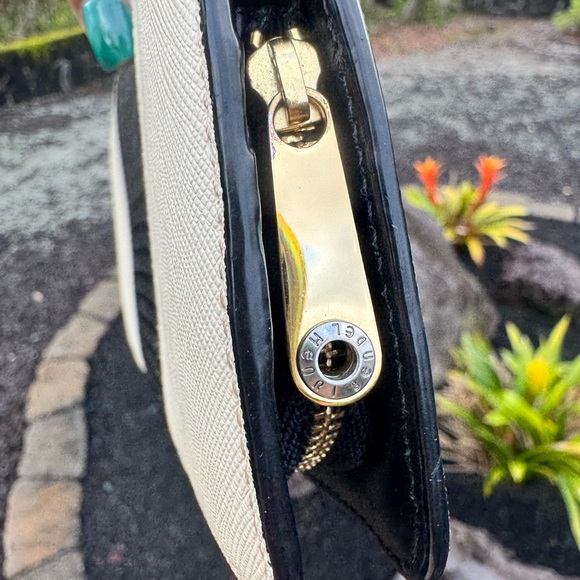 Henri Bendel New York Zip Around Wallet Black & Cream Gold Hardware - Picture 6 of 14